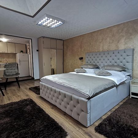 Shelby Accommodation -Adult Only- Σινάια Εξωτερικό φωτογραφία