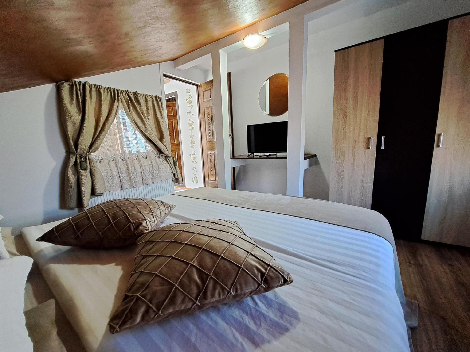 Shelby Accommodation -Adult Only- Σινάια Εξωτερικό φωτογραφία
